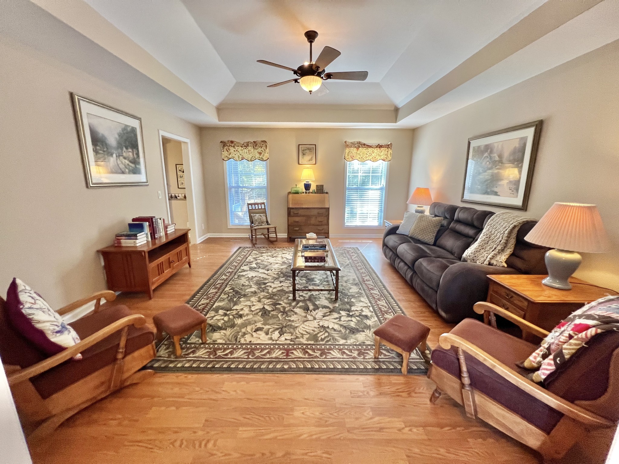 291 Bailey Lane Pleasant View, TN 37146 - Photo 5 of 37 a living room with furniture gym equipment and a window