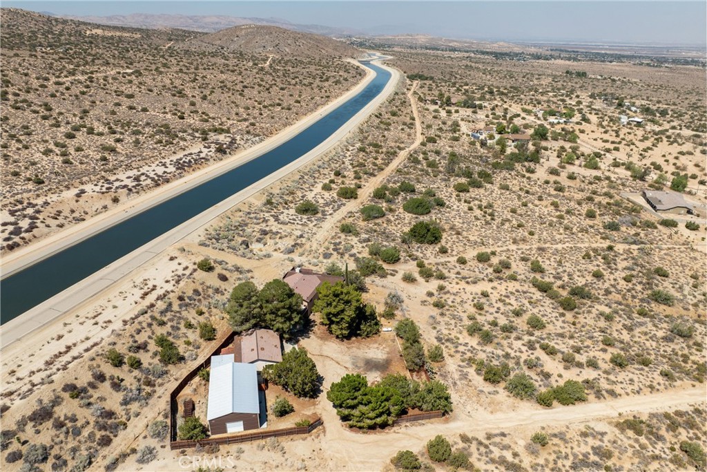 32451 Valyermo Road Pearblossom, CA 93553 - Photo 34 of 38 a view of roof