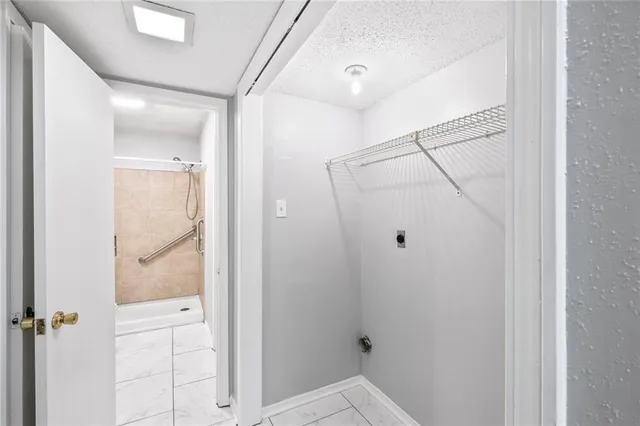 $1,695 | 2912 Manhattan Boulevard, Unit 133, Harvey, LA 70058