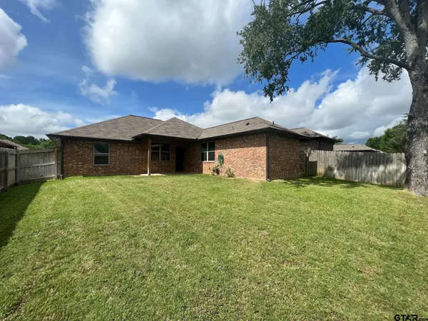$1,800 | 6936 Vernado Drive, Flint, TX 75762