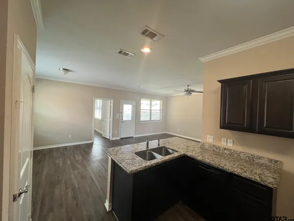 $1,800 | 6936 Vernado Drive, Flint, TX 75762