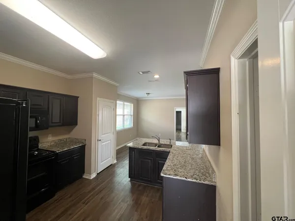 $1,800 | 6936 Vernado Drive, Flint, TX 75762