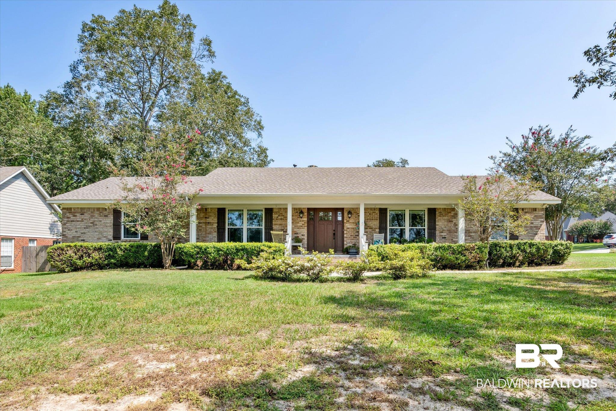 Ranch-style house with a front yard