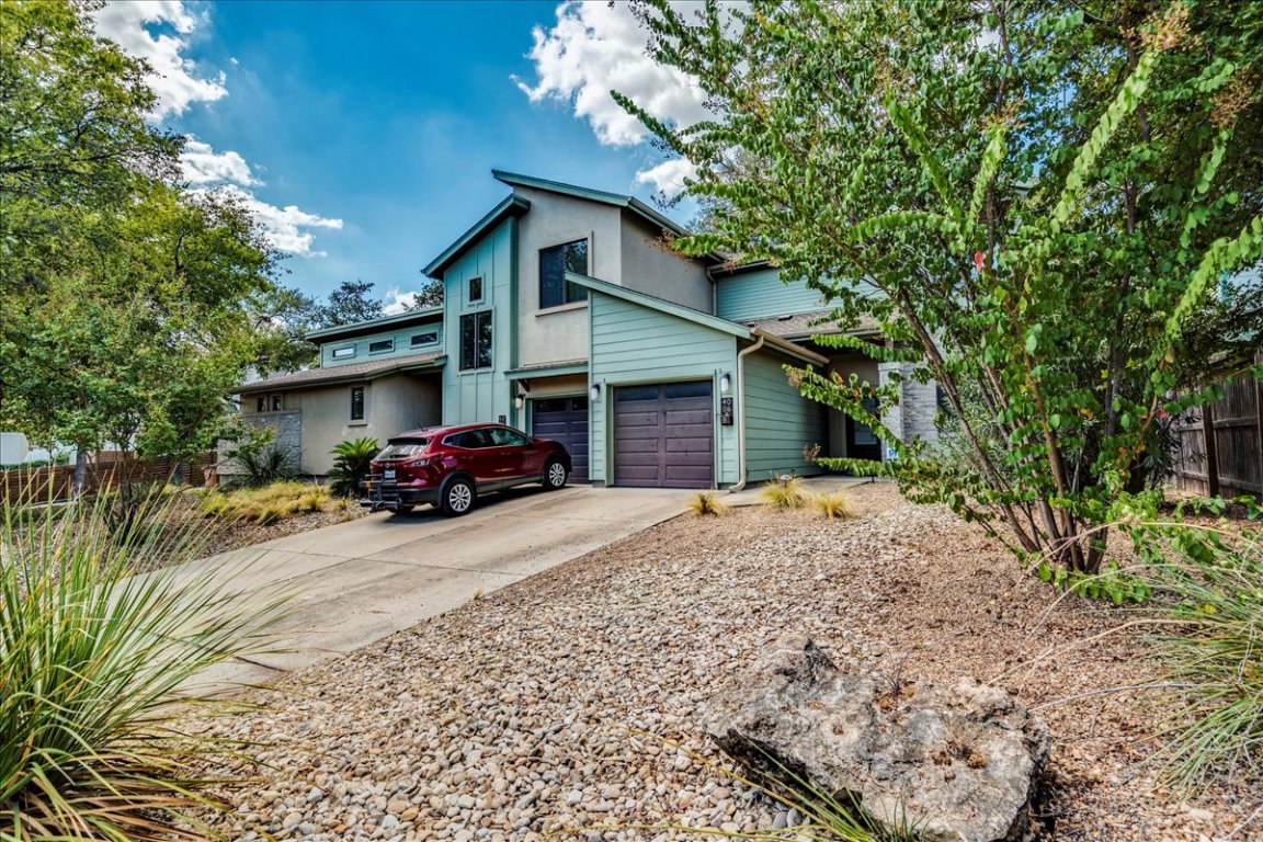 4006 Valley View Road, Unit B Austin, TX 78704 - Photo 27 of 32 a view of a house with a patio