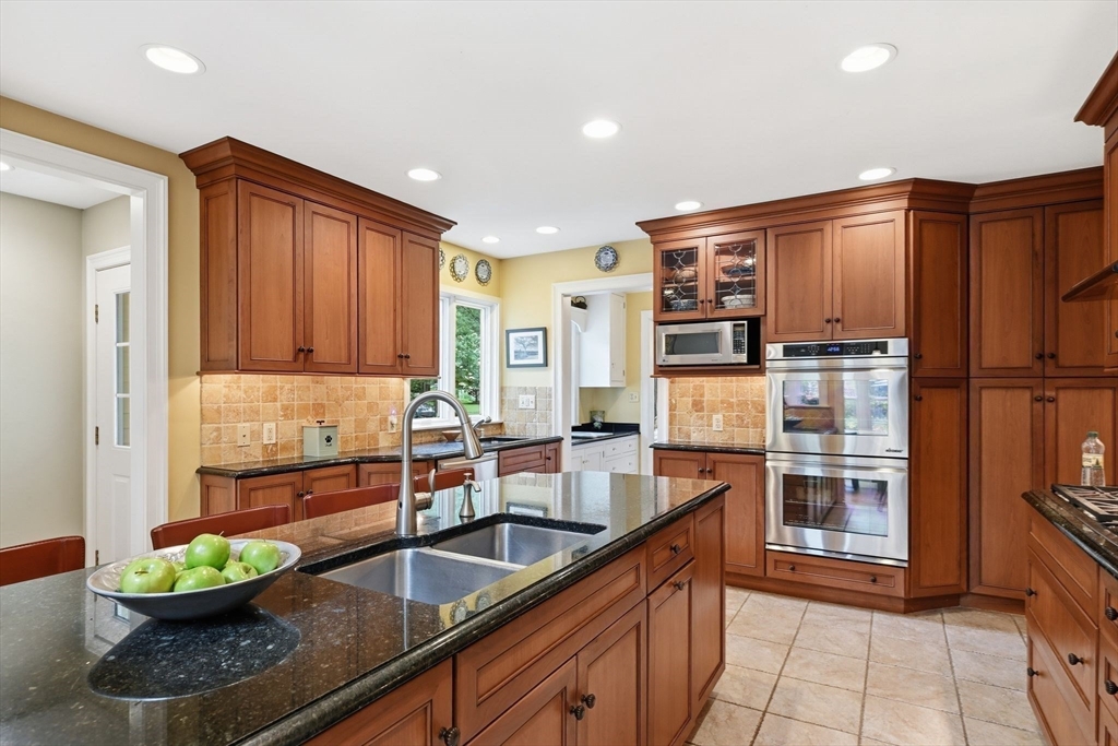 164 Farmington Road Longmeadow, MA 01106 - Photo 8 of 42