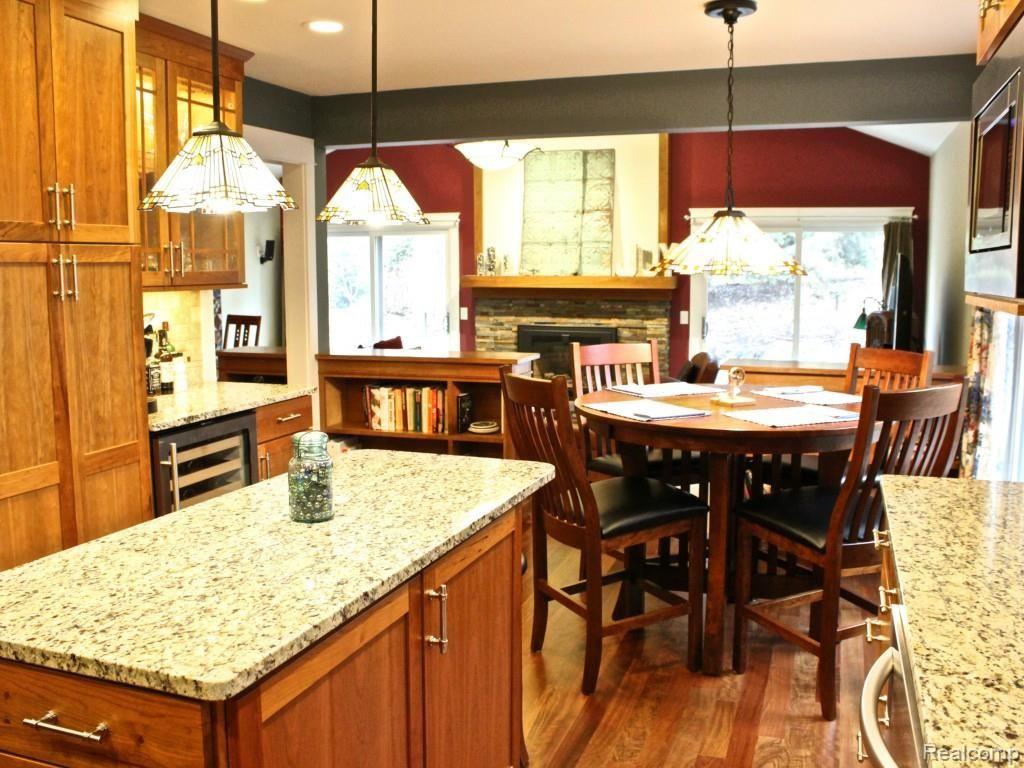 245 Pepper Tree Lane Rochester, MI 48309 - Photo 30 of 72 Kitchen with Granite Counter Tops