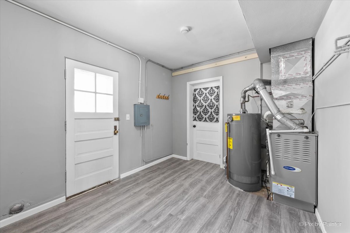 2629 North McAree Road Waukegan, IL 60087 - Photo 19 of 28 an empty room and wooden door