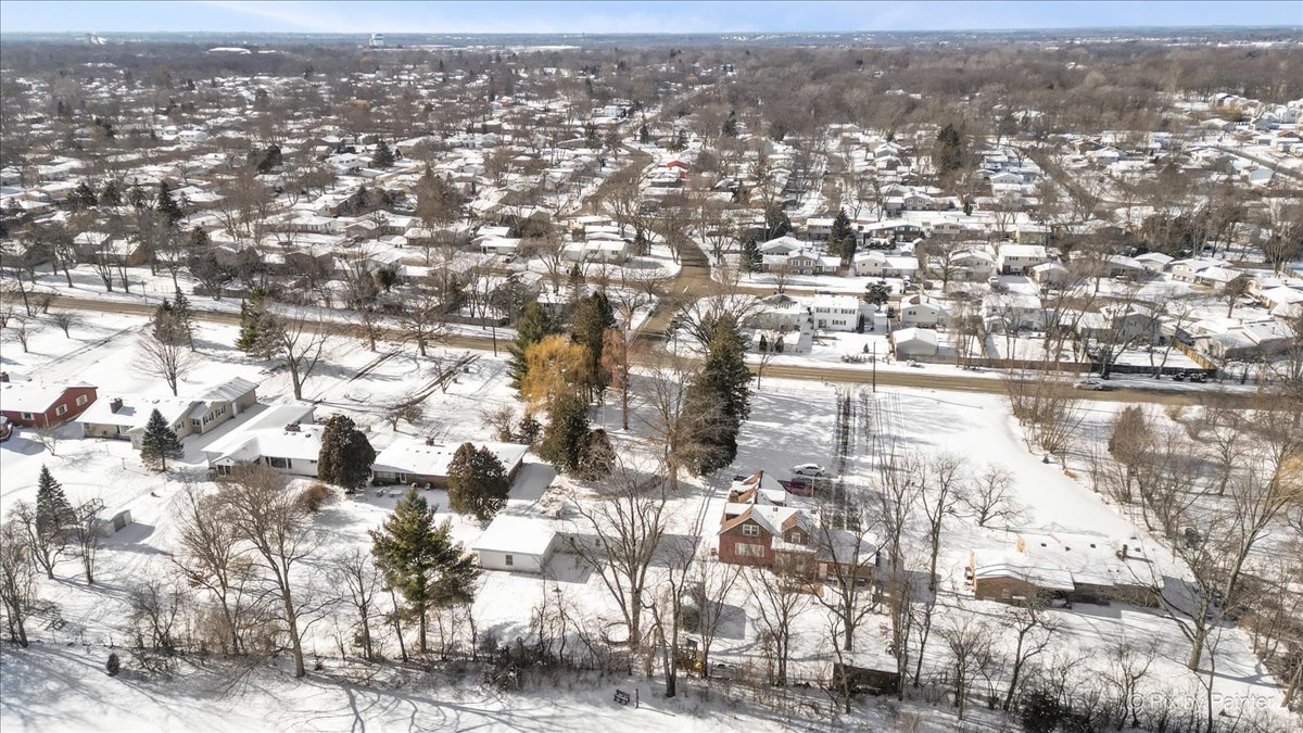 2629 North McAree Road Waukegan, IL 60087 - Photo 26 of 28 an aerial view of residential building with parking space