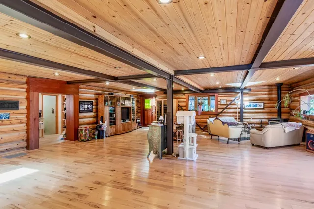 a view of a livingroom with furniture