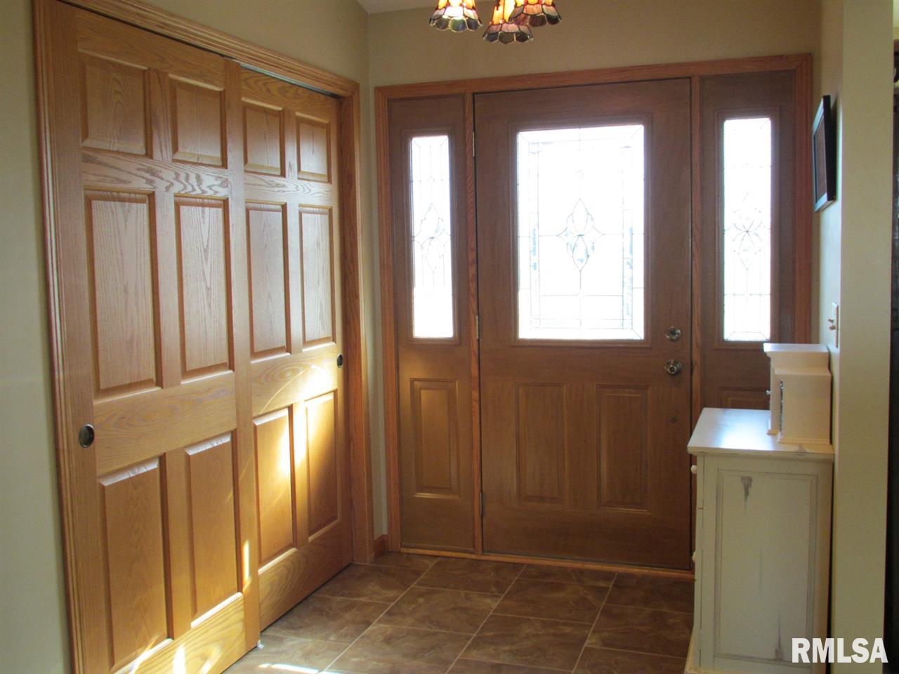 418 Ridge Drive Geneseo, IL 61254 - Photo 4 of 24 Gallery Image 4