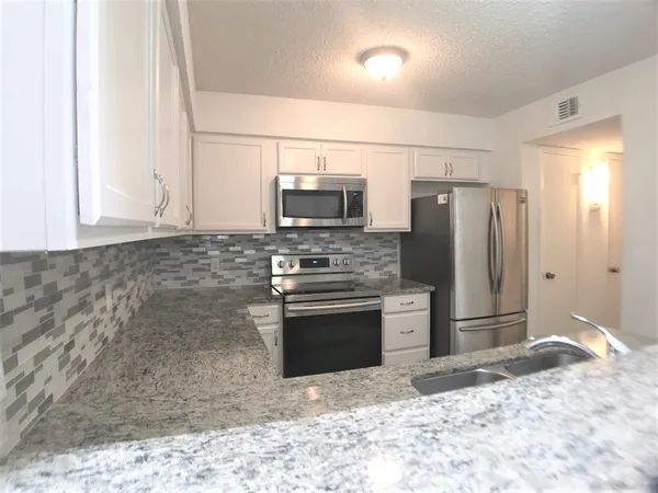 $1,850 | 2510 Grants Lake Boulevard, Unit 56, Sugar Land, TX 77479