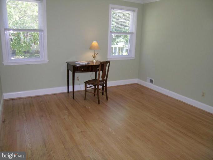 731 Overbrook Road Baltimore, MD 21212 - Photo 4 of 20 a workspace with furniture and a window