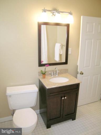 731 Overbrook Road Baltimore, MD 21212 - Photo 5 of 20 a bathroom with a toilet sink and mirror