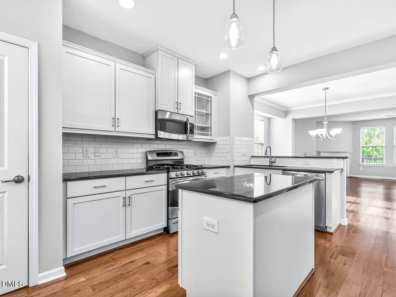 5617 Wade Park Boulevard Raleigh, NC 27607 - Photo 13 of 31 013-1280x960-kitchen