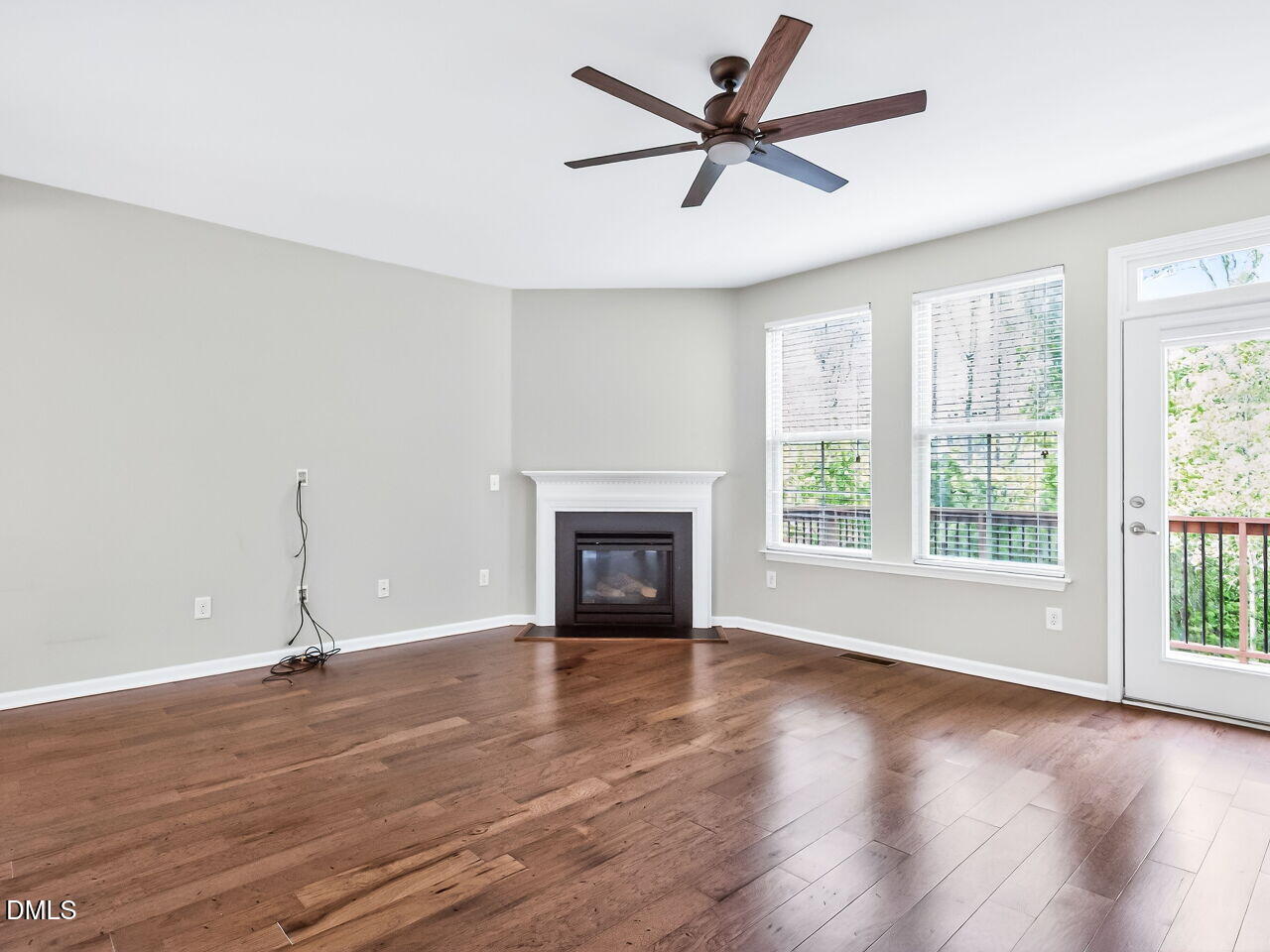 5617 Wade Park Boulevard Raleigh, NC 27607 - Photo 4 of 31 004-1280x960-living-room