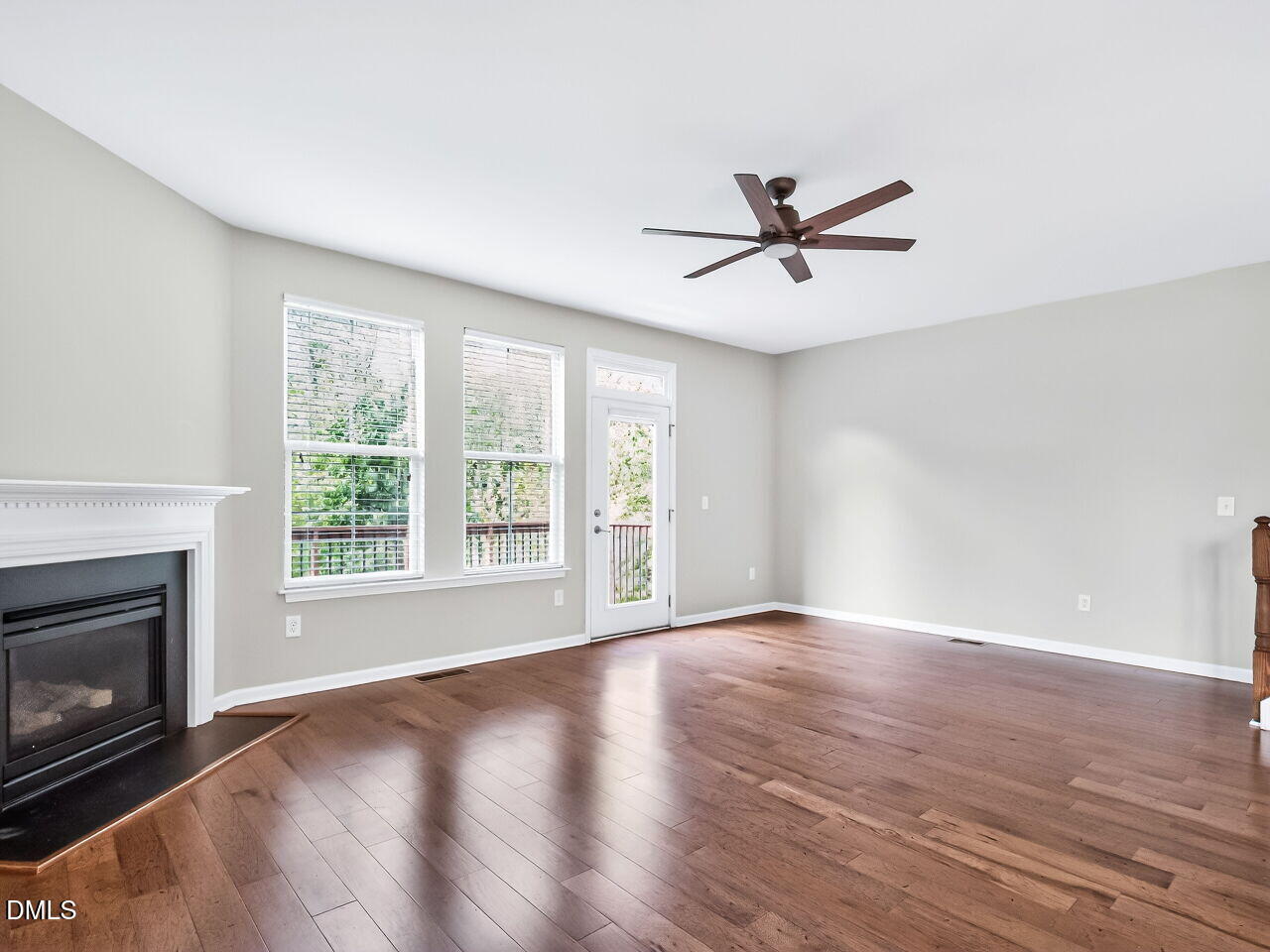 5617 Wade Park Boulevard Raleigh, NC 27607 - Photo 6 of 31 006-1280x960-living-room