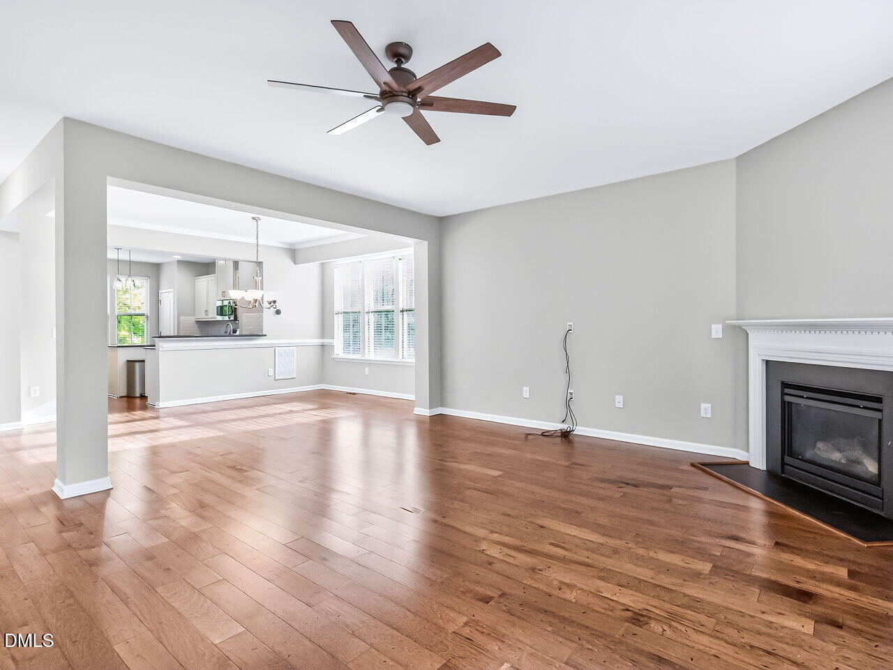 5617 Wade Park Boulevard Raleigh, NC 27607 - Photo 8 of 31 008-1280x960-living-room