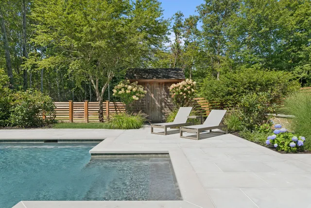 $2,895,000 | 70 Glenview Drive, Southampton, NY 11968