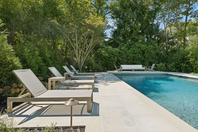 $2,895,000 | 70 Glenview Drive, Southampton, NY 11968