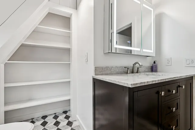 $2,895,000 | 70 Glenview Drive, Southampton, NY 11968