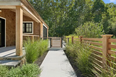 $2,895,000 | 70 Glenview Drive, Southampton, NY 11968