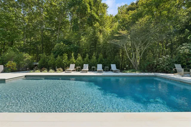 $2,895,000 | 70 Glenview Drive, Southampton, NY 11968