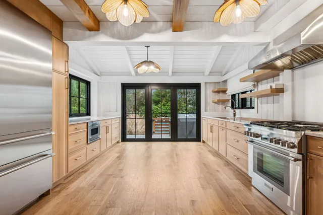 $2,895,000 | 70 Glenview Drive, Southampton, NY 11968