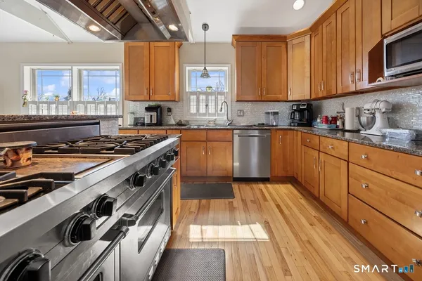 $675,000 | 7 Pratte Lane, Wolcott, CT 06716