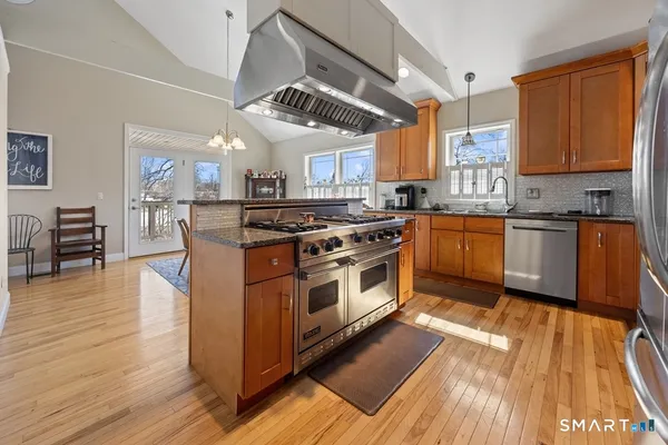 $675,000 | 7 Pratte Lane, Wolcott, CT 06716