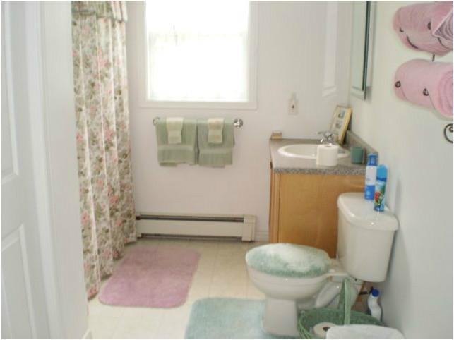 67 Anns Point Road Bass Harbor, ME 04653 - Photo 8 of 11 Bathroom. Full bath with tub and shower