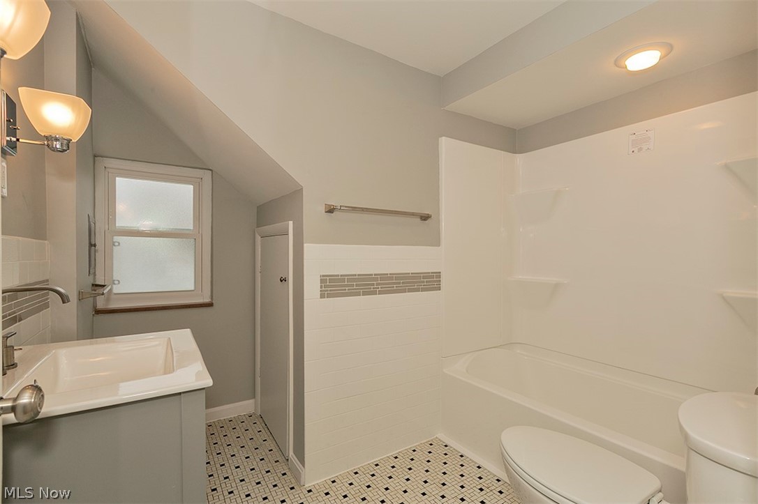 1611 Richmond Road Cleveland, OH 44124 - Photo 23 of 35 Gallery Image 23