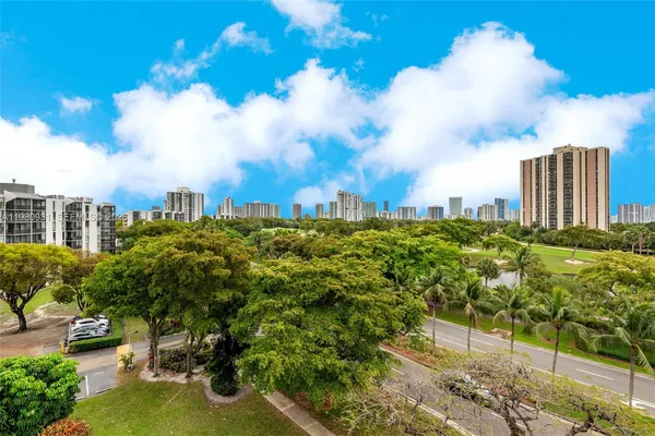 $1,725 | 20500 West Country Club Drive, Unit 716, Aventura, FL 33180