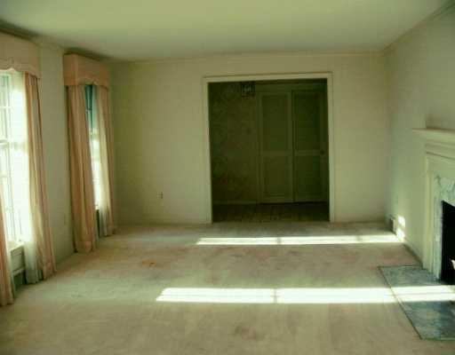 1622 Powers Run Road Fox Chapel, PA 15238 - Photo 4 of 5 Living Room.