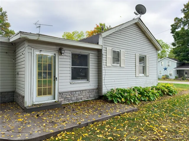 $150,000 | 1829 West Avenue, Marilla, NY 14102