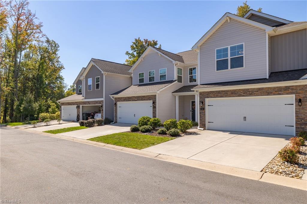824 Riley Lane Greensboro, NC 27455 - Photo 2 of 27 Gallery Image 2