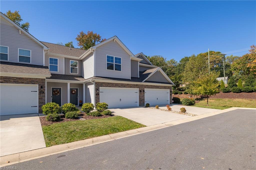 824 Riley Lane Greensboro, NC 27455 - Photo 3 of 27 Gallery Image 3