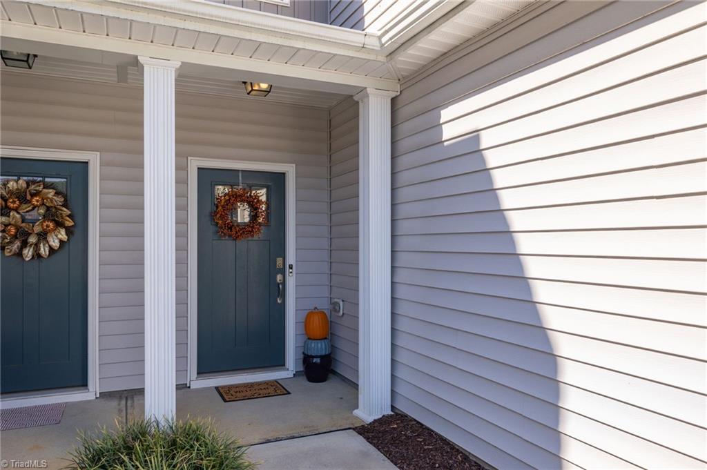 824 Riley Lane Greensboro, NC 27455 - Photo 4 of 27 Gallery Image 4