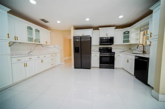 $3,700 | 8568 Southwest 211th Terrace, Unit 8576, Cutler Bay, FL 33189