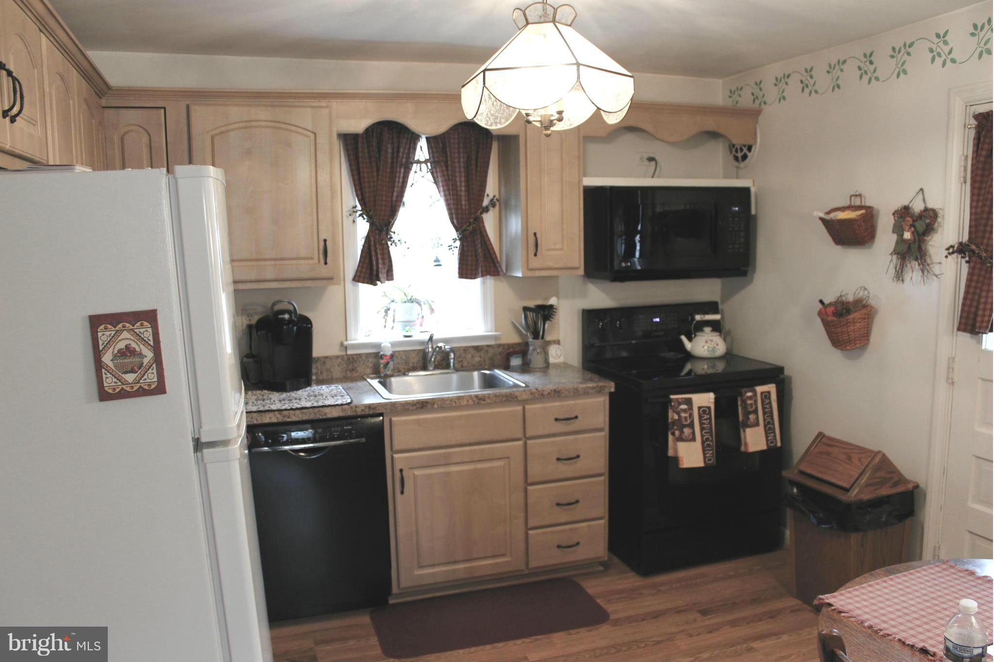 11705 Hillside Road Kingsville, MD 21087 - Photo 14 of 30 Kitchen w/ access to Screened Porch
