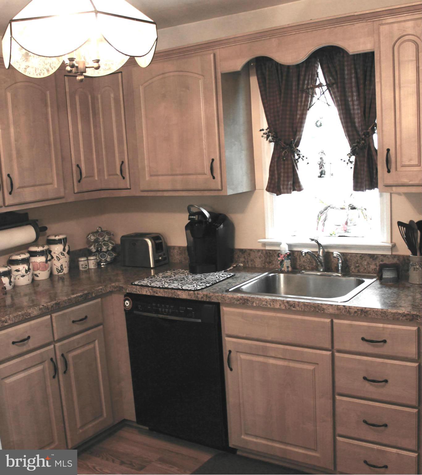 11705 Hillside Road Kingsville, MD 21087 - Photo 15 of 30 Kitchen w/ Plant Window