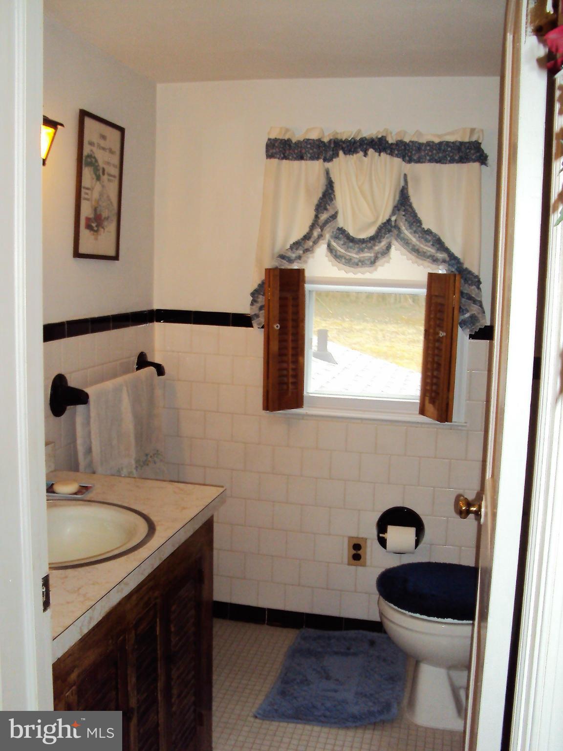 11705 Hillside Road Kingsville, MD 21087 - Photo 24 of 30 2nd Level Family Bath w/Shower