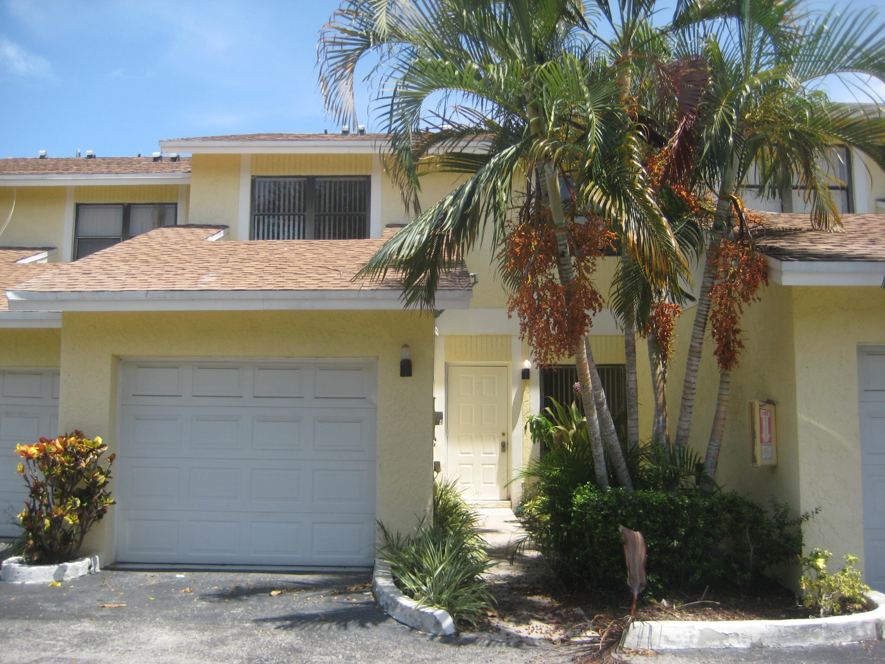 663 Dover Street, Unit 3 Boca Raton, FL 33487 - Photo 4 of 8 IMG_0320