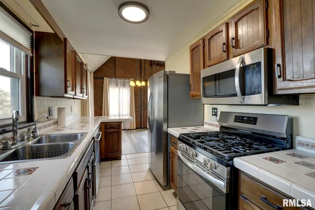 $210,000 | 1295 West Lakeshore Drive, Fowler, IL 62338