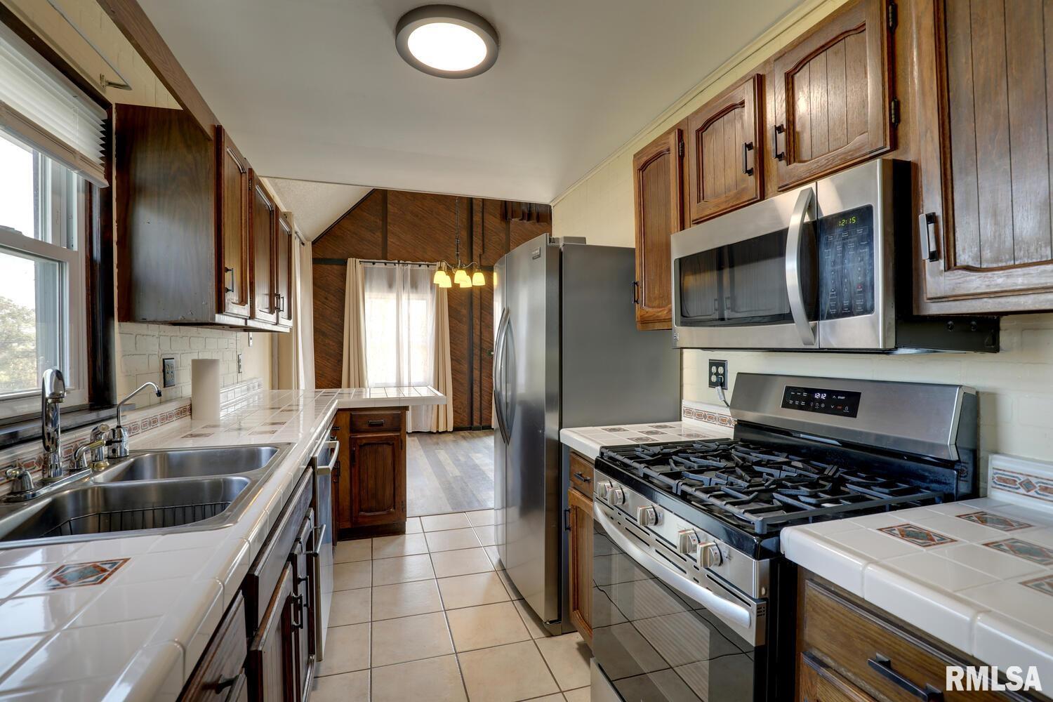 1295 West Lakeshore Drive Fowler, IL 62338 - Photo 3 of 13