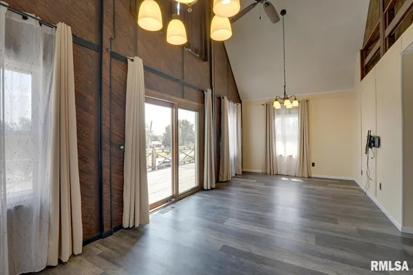 $193,000 | 1295 West Lakeshore Drive, Fowler, IL 62338