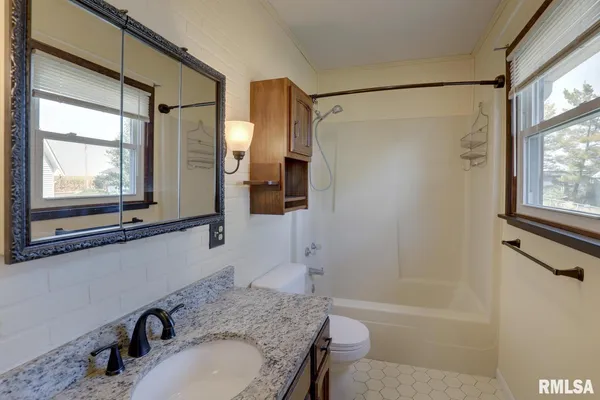 $193,000 | 1295 West Lakeshore Drive, Fowler, IL 62338