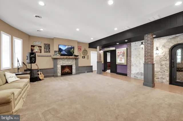 $3,000,000 | 32 Stonehill Drive, Mohnton, PA 19540