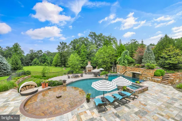 $3,000,000 | 32 Stonehill Drive, Mohnton, PA 19540