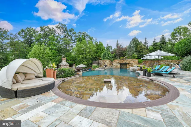 $3,000,000 | 32 Stonehill Drive, Mohnton, PA 19540