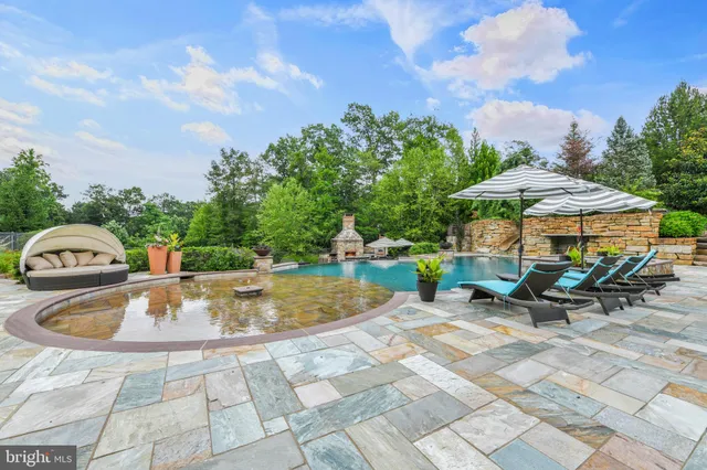 $3,000,000 | 32 Stonehill Drive, Mohnton, PA 19540